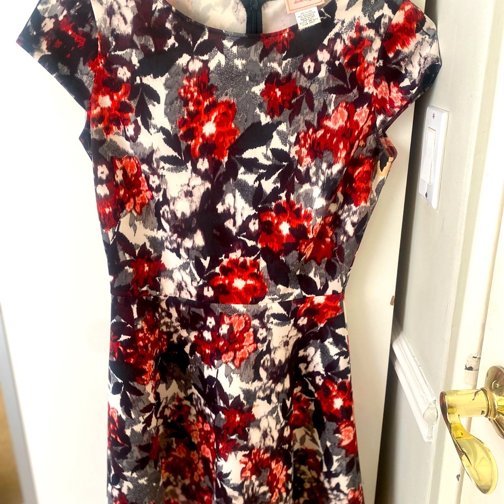 Floral aLove..Ady short dress and cap sleeve